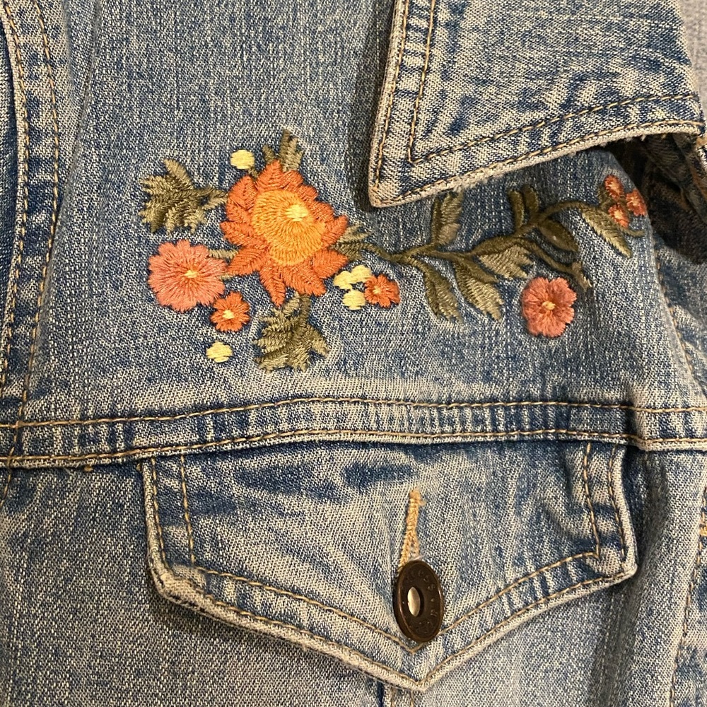 Embroidered Jean jacket - Picture 4 of 6